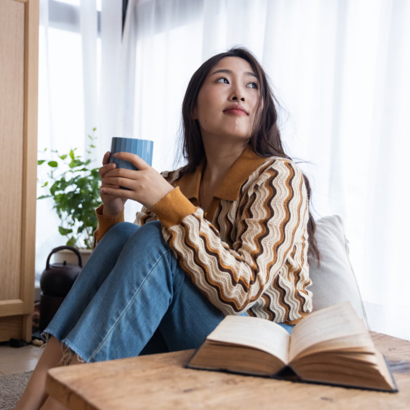 woman drinking coffee and reading